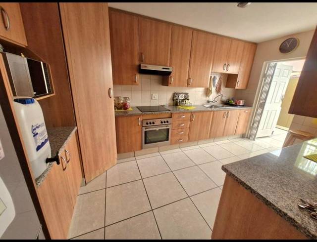 3 BEDROOM TOWNHOUSE FOR SALE IN MAGALIESKRUIN